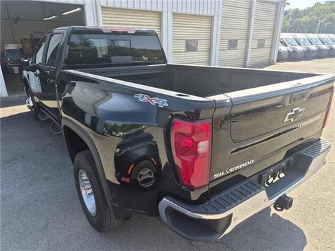 Used 2025 Chevrolet Silverado 3500 LT w/ Safety Package AWD/4WD image 4