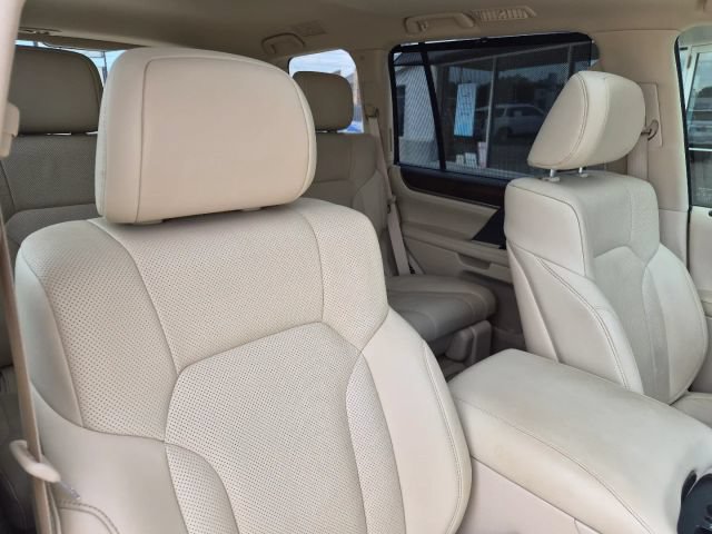 Used 2020 Lexus LX 570 4WD w/ Luxury Package image 16