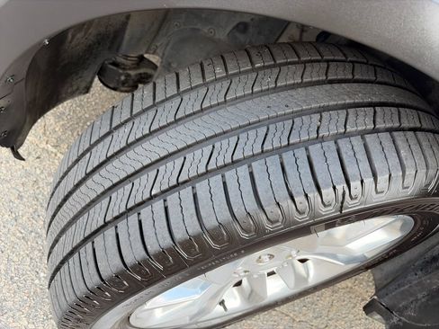 Used 2014 Ford Explorer XLT w/ Equipment Group 202A FWD image 17