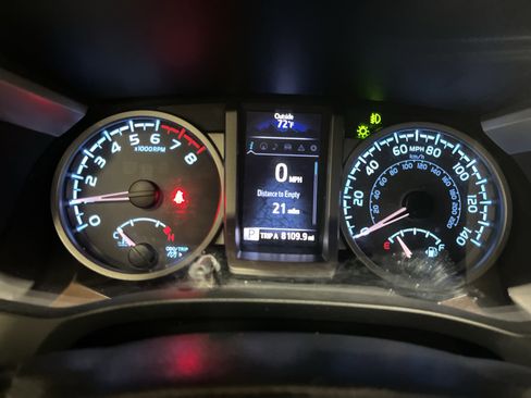 Used 2019 Toyota Tacoma Limited AWD/4WD image 19