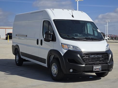 New 2026 RAM ProMaster 2500 w/ Convenience Group FWD image 3