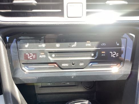 Certified 2025 Volkswagen Taos SE w/ Panoramic Sunroof Package AWD/4WD image 18