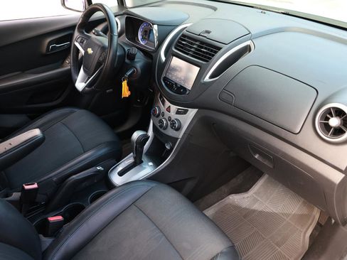 Used 2016 Chevrolet Trax LT w/ LT Sun and Sound Package AWD/4WD image 16