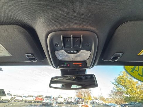 Used 2024 GMC Canyon Denali image 38