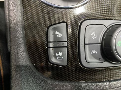 Used 2023 GMC Acadia AT4 w/ Preferred Package AWD/4WD image 29