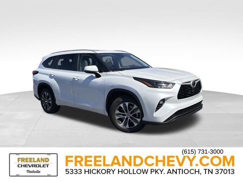 Used 2023 Toyota Highlander XLE FWD image 1