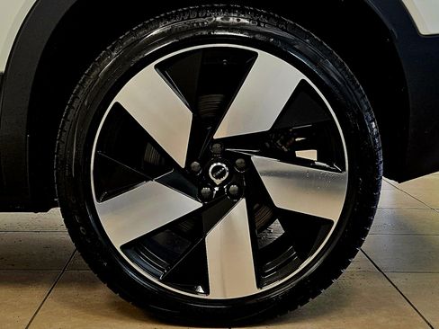 Used 2023 Volvo XC40 Recharge Ultimate AWD/4WD image 34