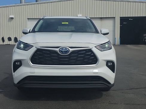 Used 2022 Toyota Highlander XLE AWD/4WD image 2