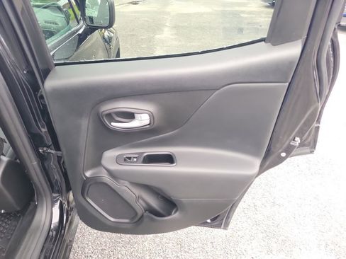Used 2023 Jeep Renegade Latitude AWD/4WD image 34