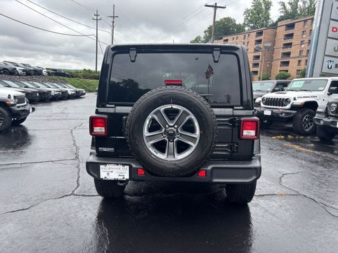 Used 2022 Jeep Wrangler Unlimited Sahara w/ Cold Weather Group AWD/4WD image 6