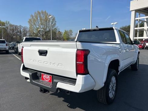 Used 2025 Toyota Tacoma SR5 image 5