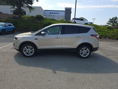 Used 2017 Ford Escape SE w/ SE Cold Weather Package AWD/4WD image 2