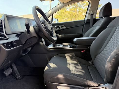 Used 2025 Kia Sportage LX FWD image 27
