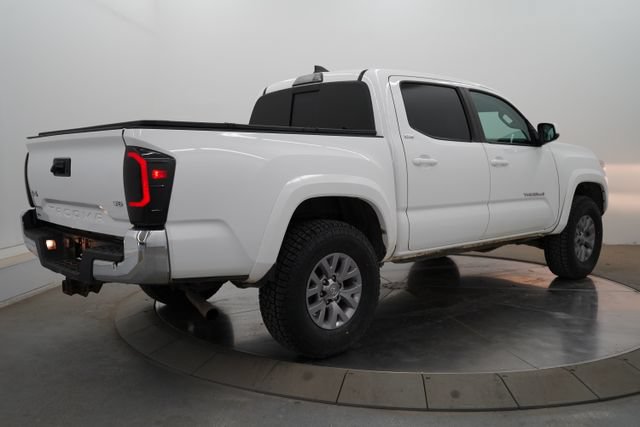 Used 2019 Toyota Tacoma SR5 AWD/4WD image 7