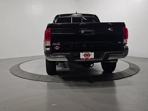 Used 2017 Toyota Tacoma SR5 w/ Tow Package AWD/4WD image 4