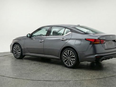 Used 2025 Nissan Altima 2.5 SV image 6