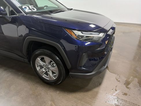 Used 2025 Toyota RAV4 XLE AWD/4WD image 32