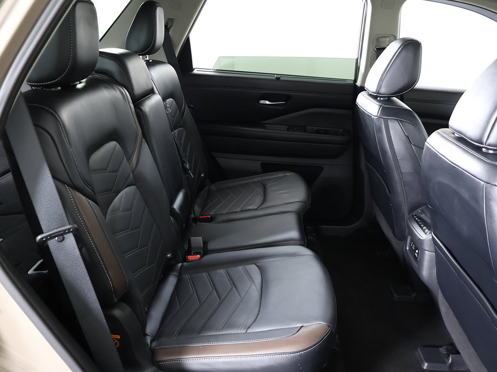 Used 2023 Nissan Pathfinder Platinum w/ Cargo Package AWD/4WD image 42