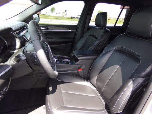 Used 2024 Jeep Grand Cherokee Limited AWD/4WD image 26
