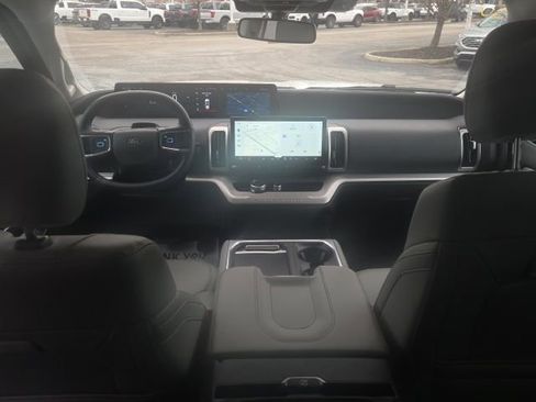 Used 2025 Ford Expedition Active image 21