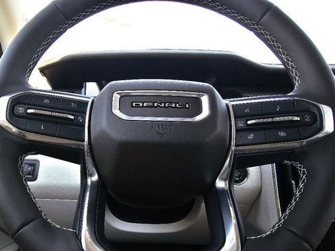 Used 2024 GMC Acadia Denali AWD/4WD image 31