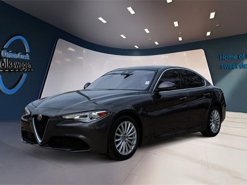 Used 2021 Alfa Romeo Giulia Sprint w/ Sun & Sound Package image 8