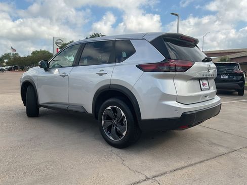 Used 2025 Nissan Rogue SV FWD image 8