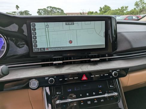 Certified 2024 Kia Carnival EX FWD image 23