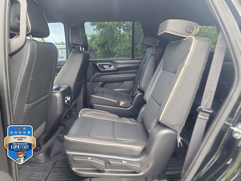 Certified 2023 GMC Yukon SLT w/ SLT Luxury Package AWD/4WD image 9