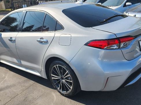 Used 2020 Toyota Corolla LE image 4