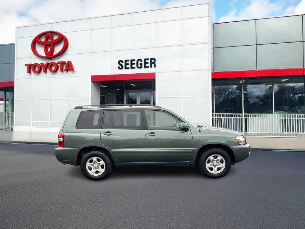 Used 2005 Toyota Highlander 4WD V6 w/ Towing Prep Pkg image 2