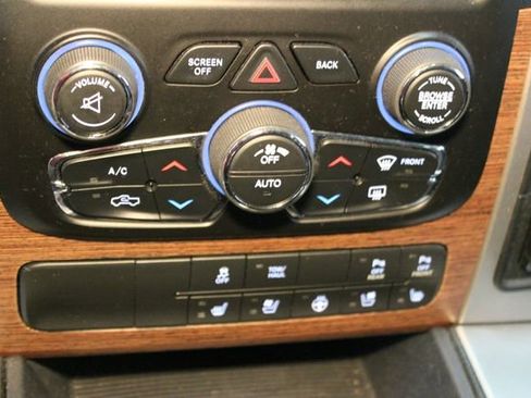 Used 2018 RAM 1500 Laramie w/ Convenience Group AWD/4WD image 27