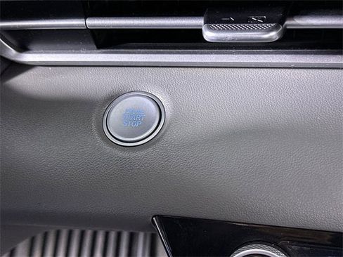 Used 2022 Hyundai Elantra SEL w/ Convenience Package image 17