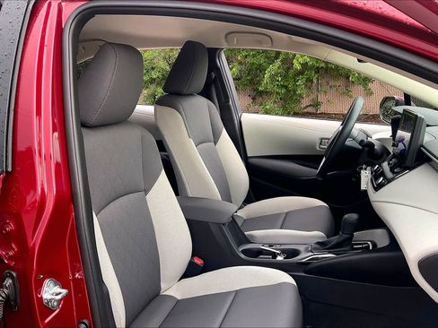 Used 2026 Toyota Corolla LE image 9