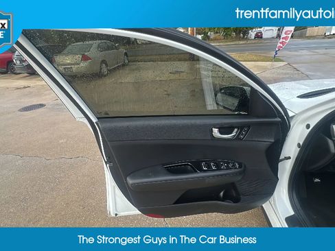 Used 2017 Kia Optima SX image 19