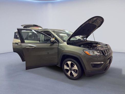 Used 2018 Jeep Compass Latitude w/ Popular Equipment Group image 8