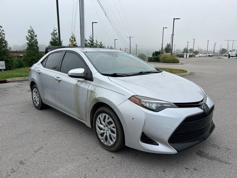 Used 2017 Toyota Corolla LE FWD image 2