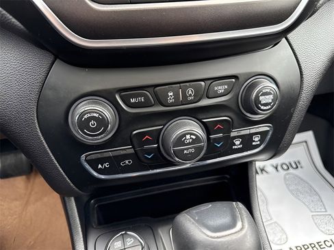 Used 2019 Jeep Cherokee Trailhawk w/ Comfort/Convenience Group image 26