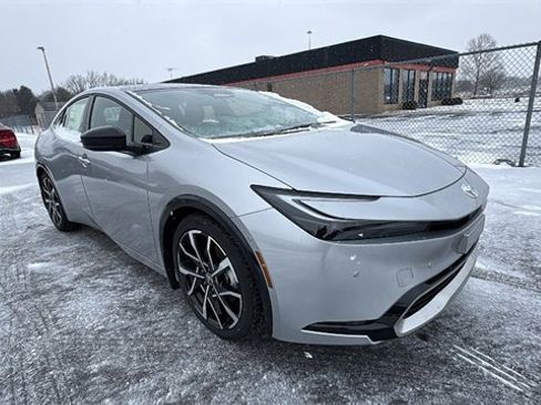 New 2026 Toyota Prius Plug-In Hybrid image 7