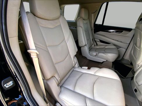 Used 2019 Cadillac Escalade Premium Luxury RWD image 20