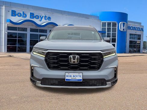Certified 2025 Honda Pilot Touring image 2