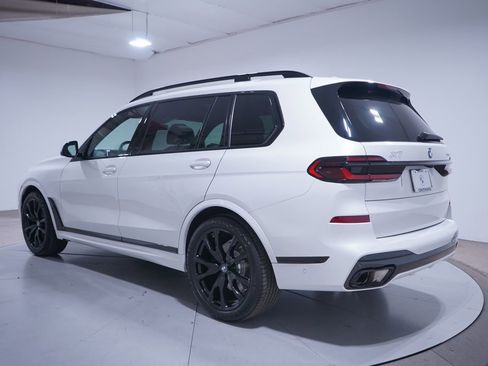 Used 2026 BMW X7 xDrive40i w/ M Sport Package AWD/4WD image 3