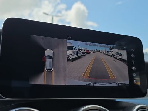Used 2022 Mercedes-Benz GLC 300 4MATIC w/ Multimedia Package Lite image 29