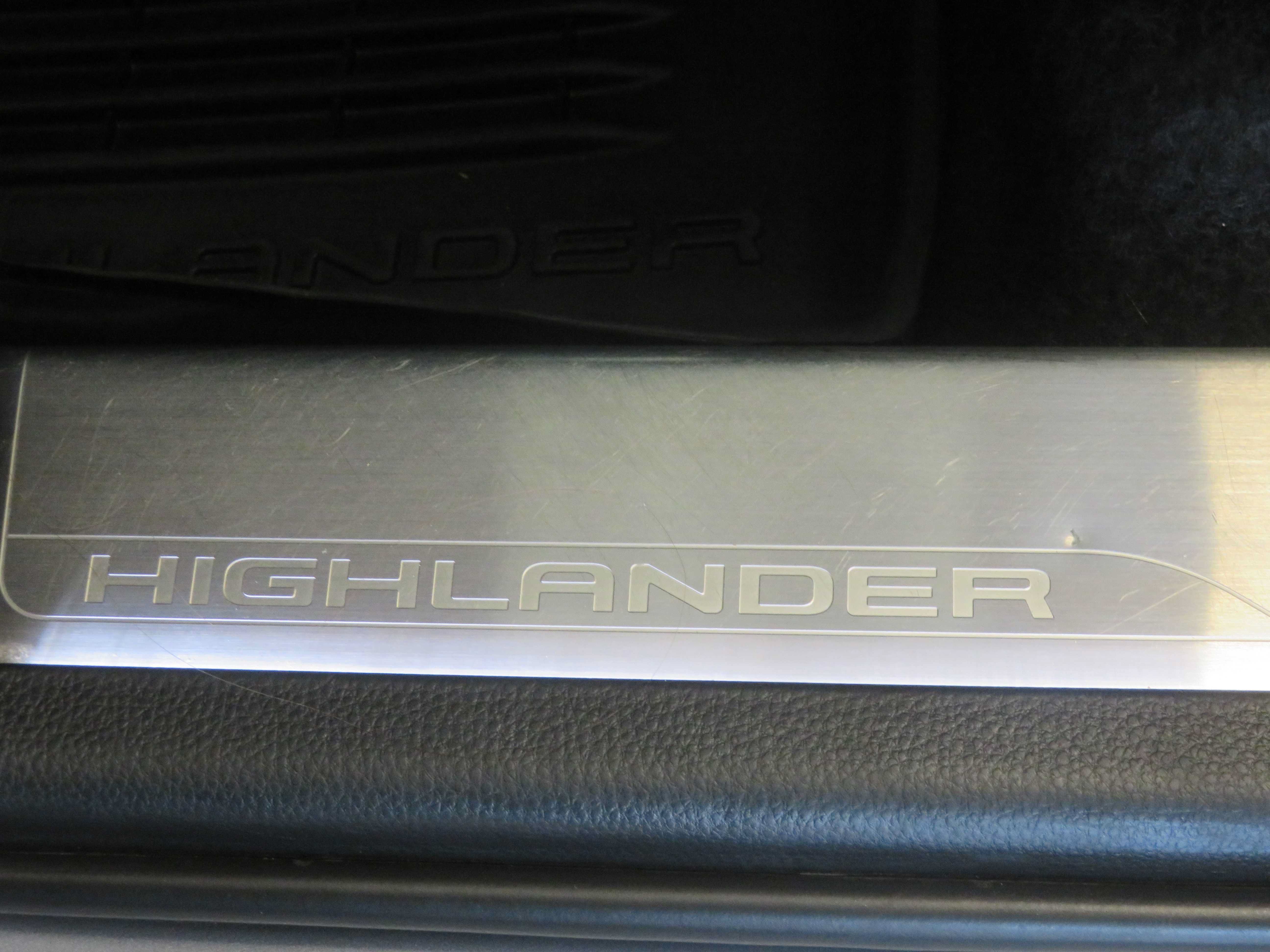 Used 2021 Toyota Highlander Platinum FWD image 17