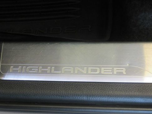 Used 2021 Toyota Highlander Platinum FWD image 17