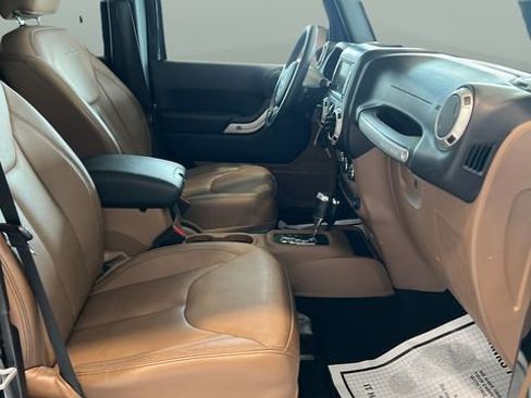 Used 2018 Jeep Wrangler Unlimited Sahara w/ Max Tow Package AWD/4WD image 21