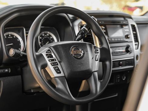 Used 2017 Nissan Titan SV image 14