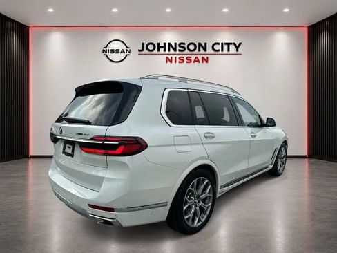 Used 2025 BMW X7 xDrive40i AWD/4WD image 4