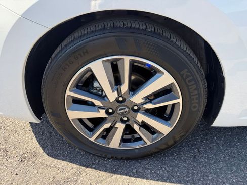 Used 2025 Nissan Versa SV FWD image 28