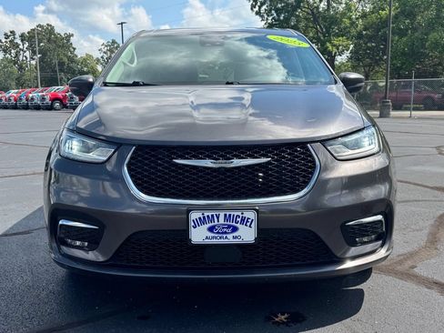 Used 2023 Chrysler Pacifica Touring-L FWD image 31